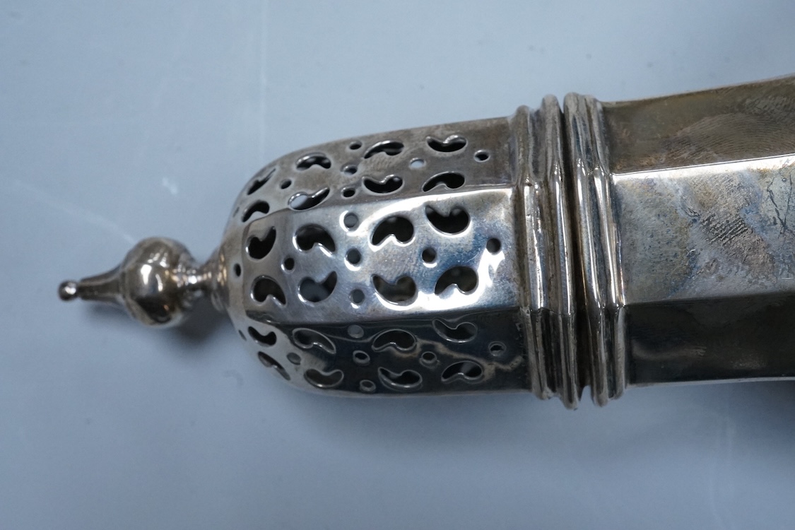 A George V silver octagonal sugar castor, by Henry Wigful, Sheffield, 1921, 19.2cm, 5.3oz.